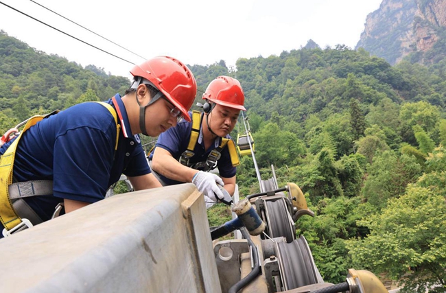 Zhangjiajie park boosts safety for summer tourism