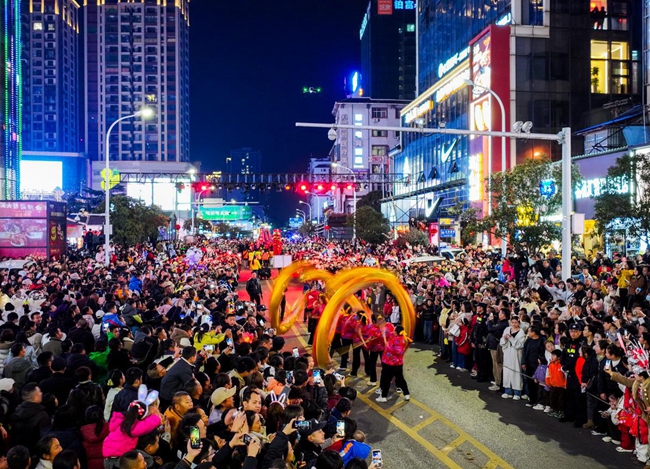 Zhangjiajie Lantern Festival celebrations light up and with tradition technology