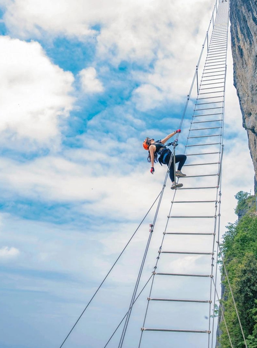 What are the adventure projects in Zhangjiajie?