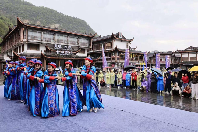 Russian artists perform in Zhangjiajie at cultural exchange event