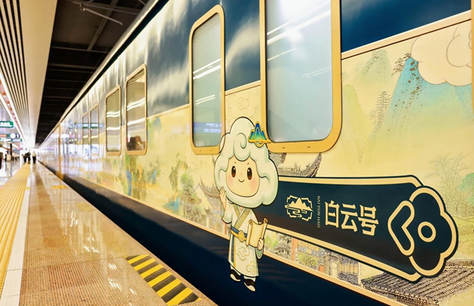 Direct train links Guangzhou and Zhangjiajie with inbound tourists