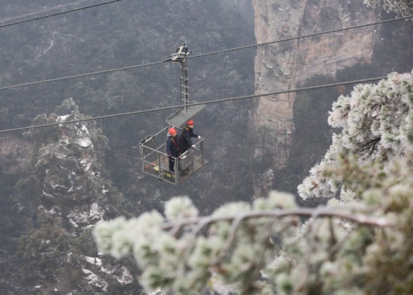 Huangshizhai worker3.jpg