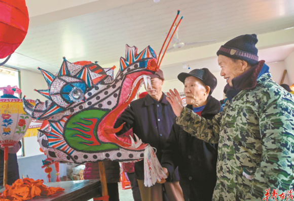 Dragon Lantern Making for Spring Festival