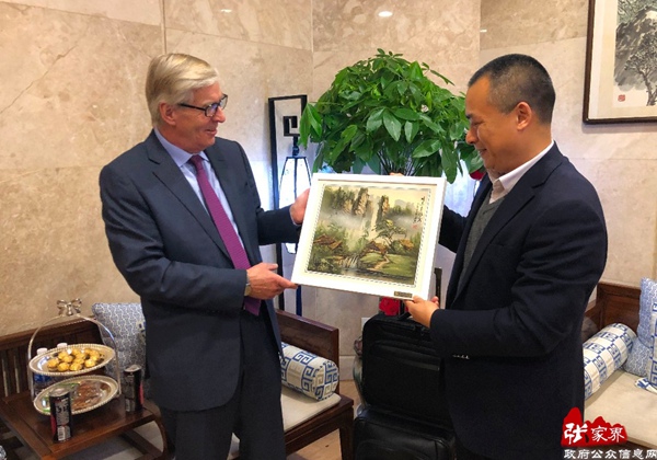 Zhangjiajie airport holds talks with Edward, Chairman of SKYTRAX