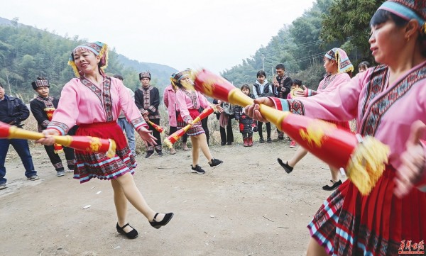 Linwu Yao People Dance to Celebrate Spring Festival