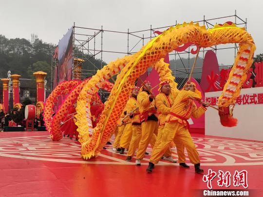 Dragon and Lion Dance Competition Held in Hunan