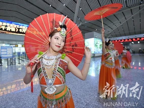 《Zhangjiajie Eternal love》Art Group officially settled in Wulingyuan