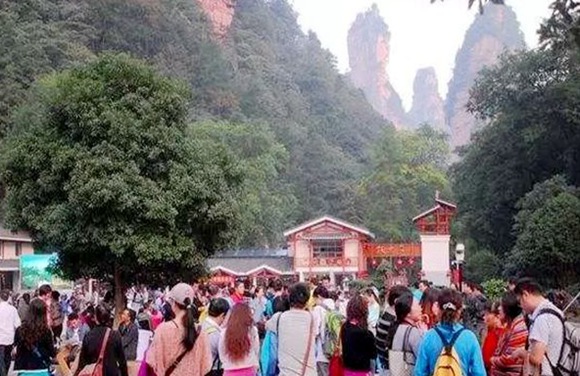 Zhangjiajie receives 3,350,500 visitors during National Day holiday