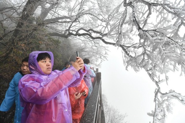 Zhangjiajie Beautiful Rime Scene in Tianmen Mountain Scenic Area