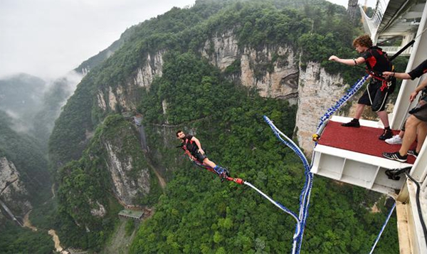 Bungee jumping.jpg